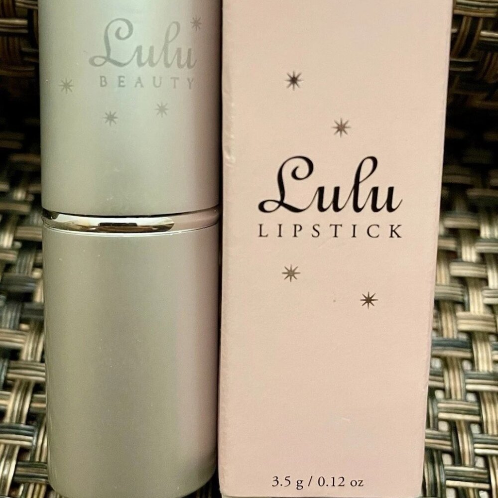 VINTAGE COLLECTIBLE  Lulu Beauty Lipstick Merle 657